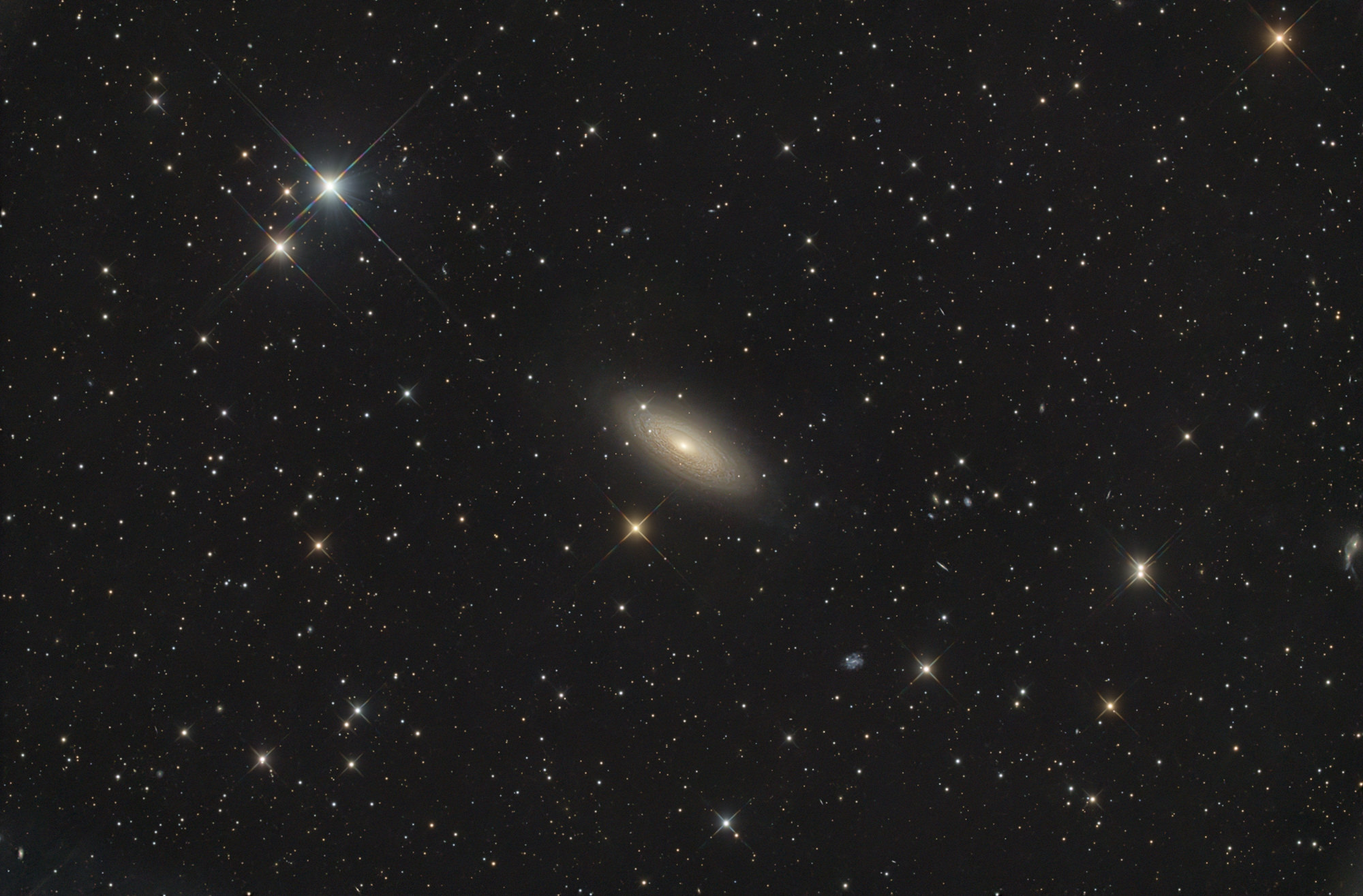 NGC2841 ist eine Spiralgalaxie im Sternbild Großer Bär am Nordsternhimmel.